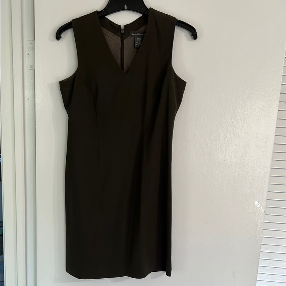Banana Republic Black Sleeveless V-Neck Sheath Dress